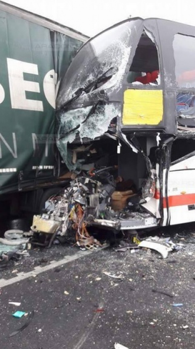 Accident cu un autocar românesc, la graniţa cu Ungaria: Un român a murit, alţi 6 sunt răniţi- UPDATE