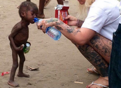 Cum arată acest copil, lăsat să moară de foame de familia lui, la un an după ce a fost salvat