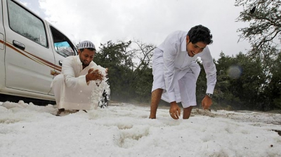 Imagini APOCALIPTICE în Emiratele Arabe Unite. Un fenomen bizar meteorologic a lovit ţara 