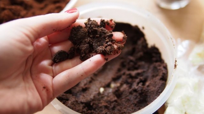 Metoda 100% naturală! Cum îţi poţi vopsi părul cu zaţ de cafea