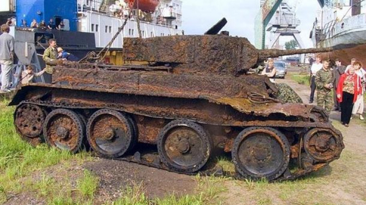 Au găsit un tanc din război îngropat într-o pădure. Ce au descoperit în blindat. Cutremurător!