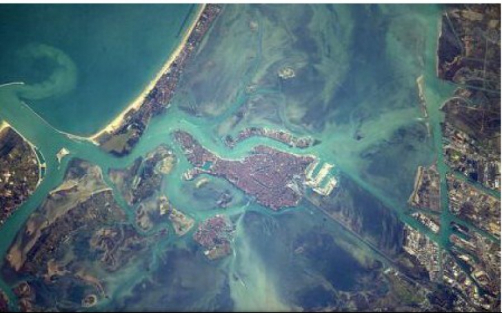 Imaginea zilei vine de la NASA: cum arată Veneţia, văzută de pe orbită. Bonus: FOTO cu România