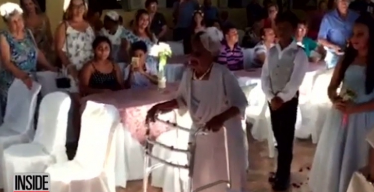 Cea mai bizară ceremonie.O femeie de 106 ani s-a logodit cu un "tinerel" de 66 ani.Cum arată cei doi