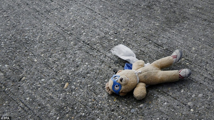 Un băieţel de 5 ani, găsit mort pe stradă. Ce i-au făcut părinţii. Poliţiştii îngroziţi!