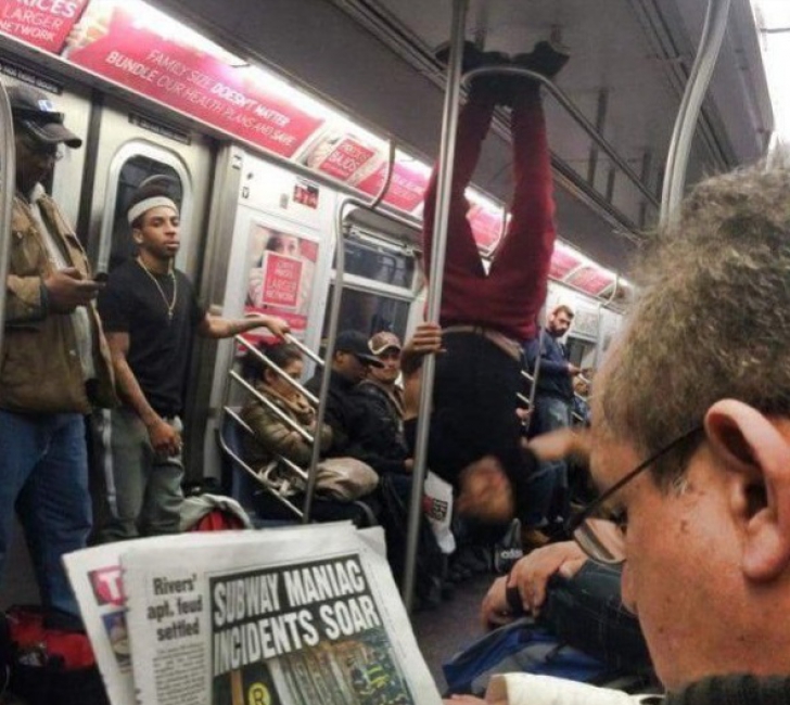 Cele mai mari CIUDĂŢENII care s-au întâlnit în metrou. Călătorii au crezut că nu văd bine