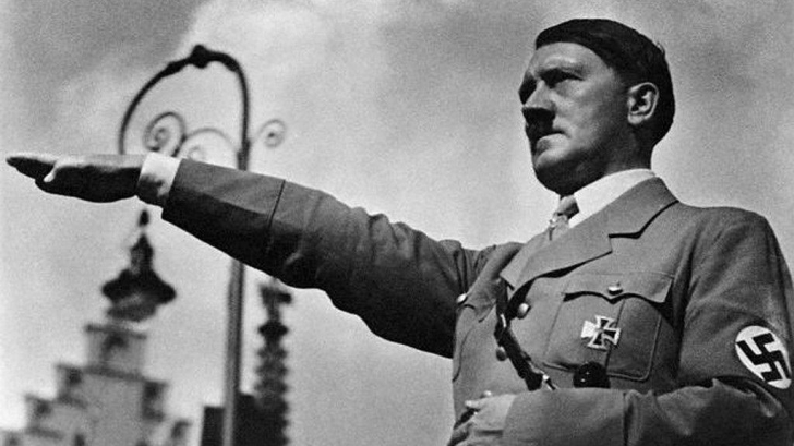 Sosia lui Hitler bântuie oraşul natal al dictatorului! Suspectul este căutat de către autorităţi