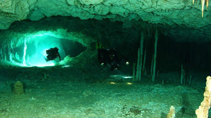 Descoperire fantastică într-o grotă din Mexic: microorganisme cu o vârstă de 60.000 de ani
