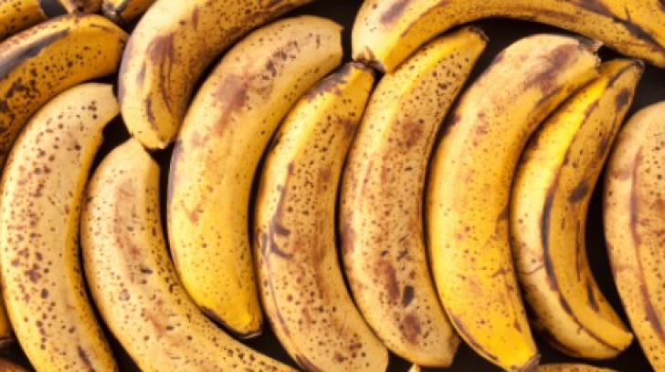 Cum să mănânci bananele ca să nu te îmbolnăveşti. Nu este suficient să le decojeşti