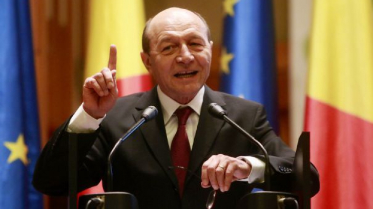 Traian Băsescu dă sfaturi de viață. Fostul președinte, în dialog cu olimpicii