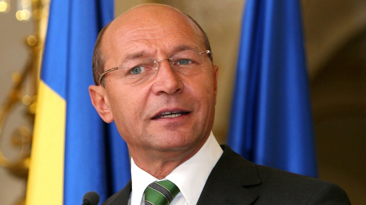 Traian Băsescu îi sugerează lui Iohannis întrebarea pentru referendum