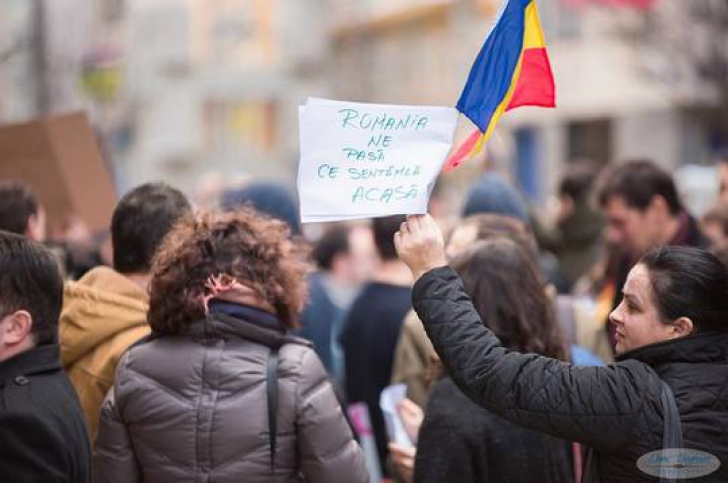 Zeci de români au ieşit în stradă la Berlin şi la Bruxelles. Imagini incredibile