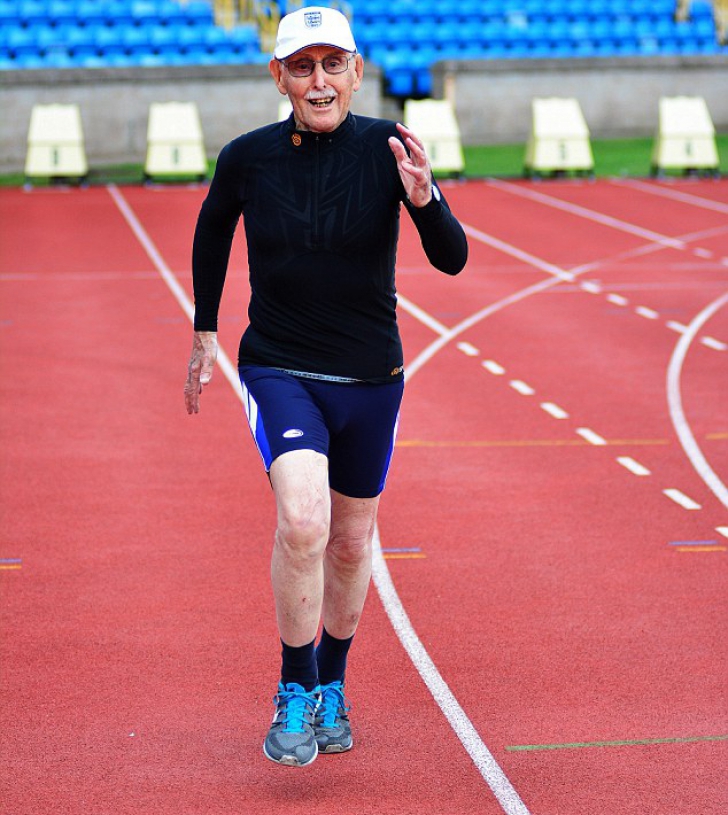 Are 97 de ani şi deţine dublu record mondial la sprint! Care este secretul longevităţii