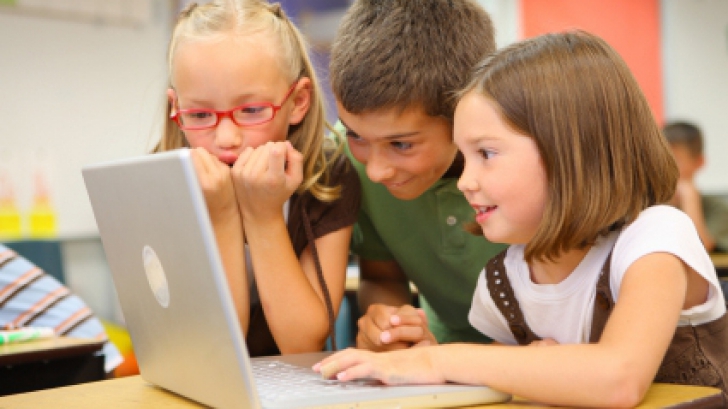 Organizația Salvați Copiii avertizează: Internetul, un pericol pentru copii!