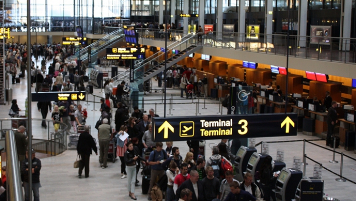 Criză pe aeroportul din Hamburg. 68 de pasageri au suferit iritaţii ale căilor respiratorii