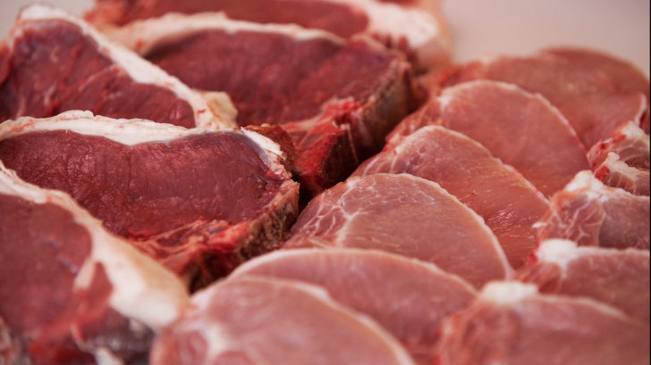 Cum să decongelezi carnea în doar 5 minute. Este adevăratul secret al bucătarilor