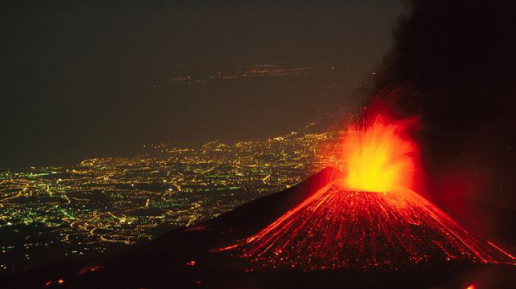 Imagini spectaculoase cu ERUPŢIA vulcanului Etna