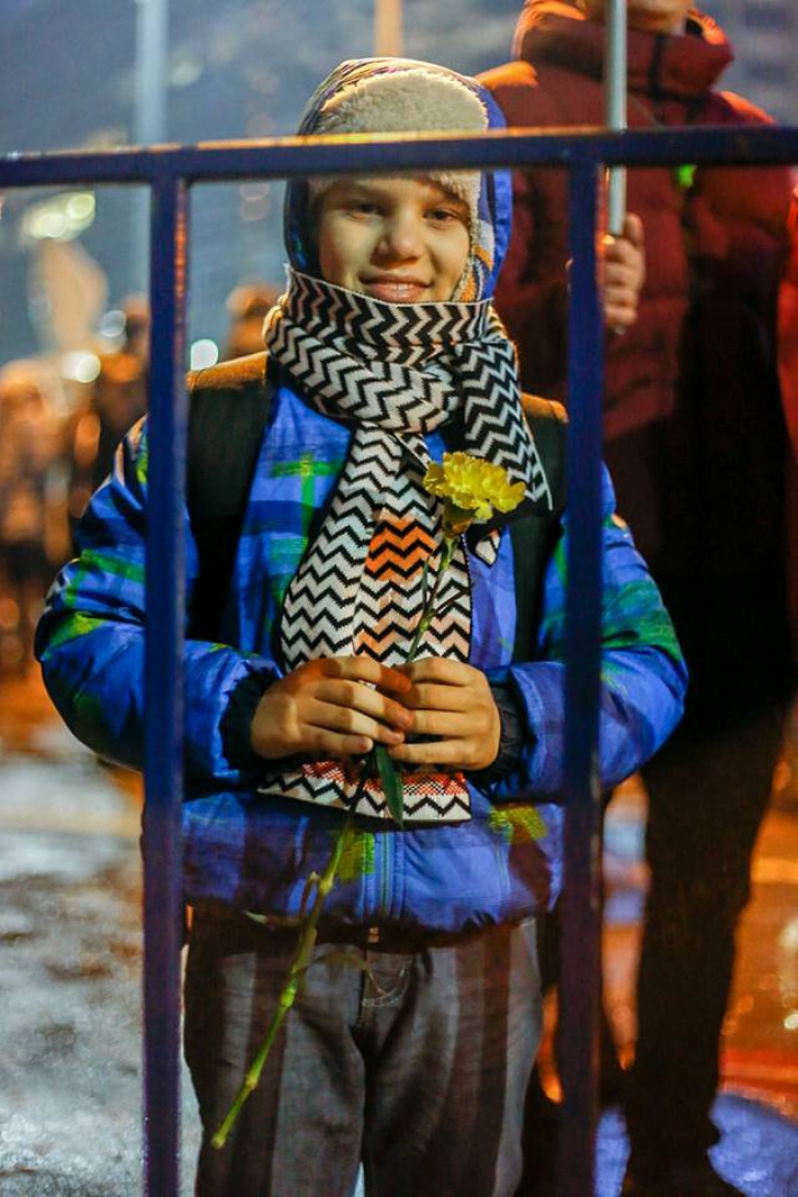 GALERIE FOTO. Copiii de la protestul din Piața Victoriei și emoția lor: ”Nu ne furați viitorul!”