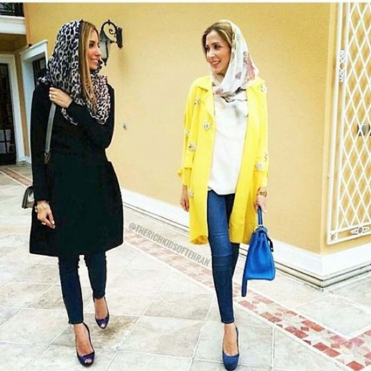 N-ai să crezi! Cum se îmbracă tinerii din Iran pe stradă: nu au nicio reţinere