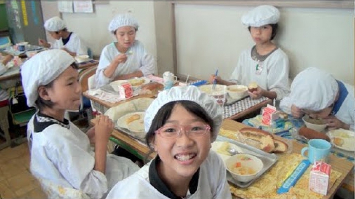 Educaţie la un alt nivel! Ce se întâmplă în pauzele de masă în şcolile din Japonia 