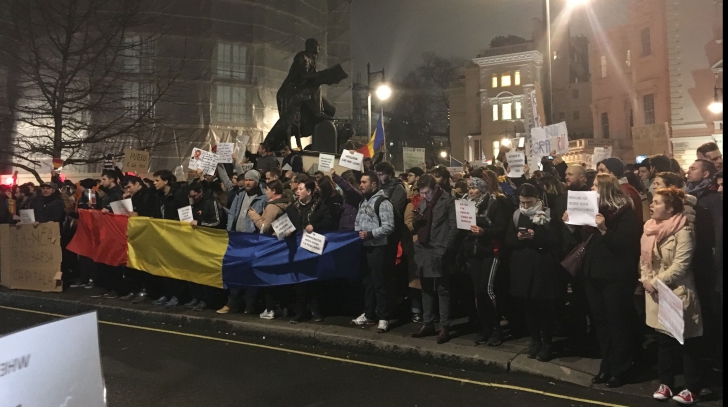 Proteste în DIASPORĂ. Românii au ieşit în stradă şi în marile oraşe europene