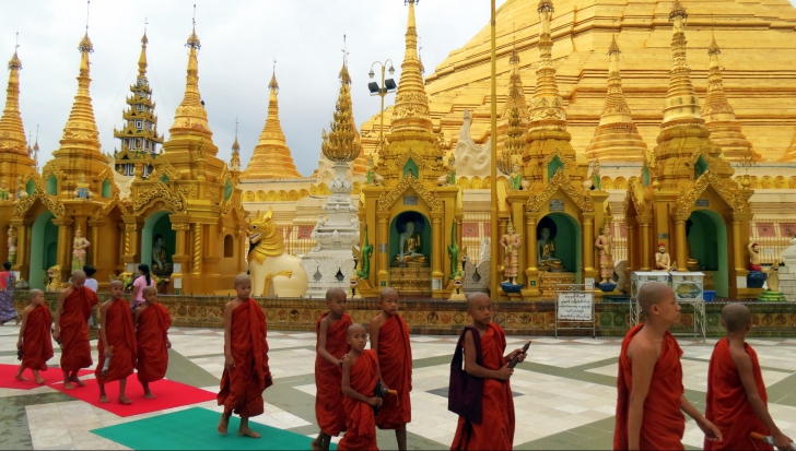 De necrezut ce ascundea un călugăr în templul unde se ruga