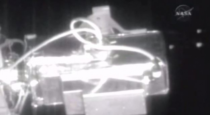 Un film live al NASA din Spațiu se întrerupe brusc când în imagine apar obiecte ciudate. Cum arată