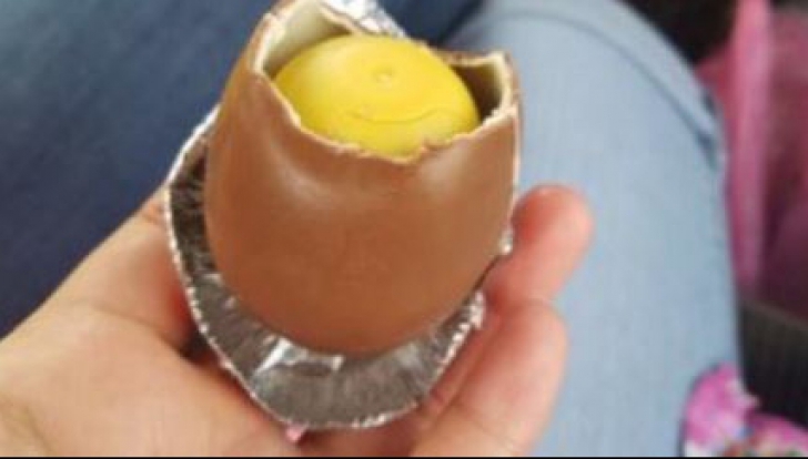 Adevăratul motiv pentru care toate surprizele din ouăle de ciocolată au ambalaj galben