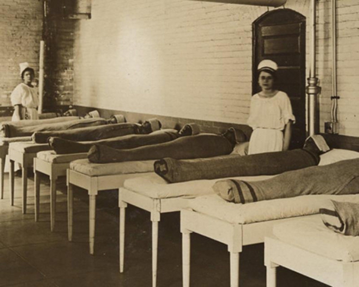 Cea mai CIUDATĂ practică din spitale, din urmă cu 100 de ani. Ce le făceau asistentele pacienţilor