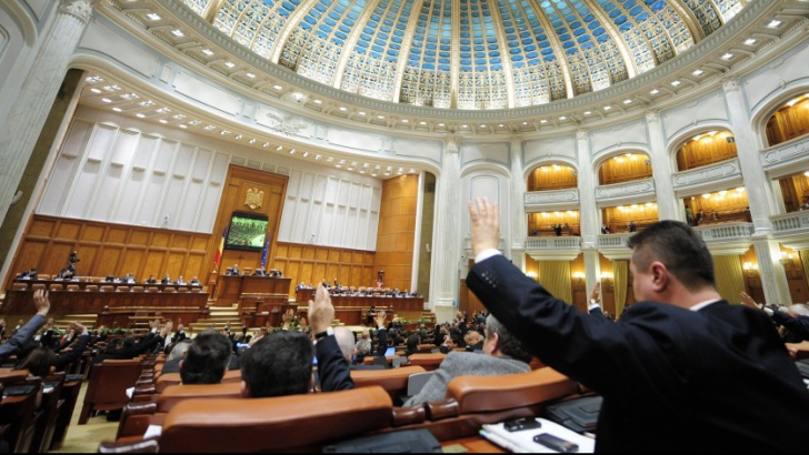 Graţierea pentru fapte de corupţie a fost votată în Comisia Juridică a Senatului