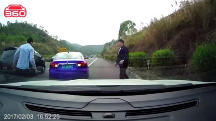 Bătaie în trafic în China