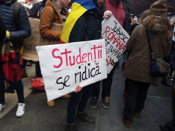 PSD lasă studenţii să circule gratuit cu trenul. Cei din Cluj vin cu trenul la protest, în Capitală