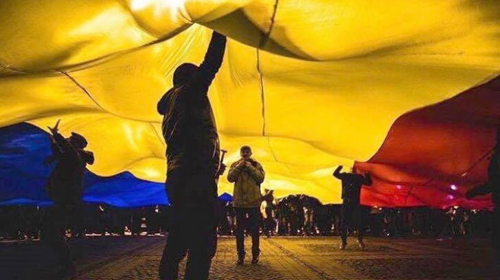 A 14-a zi de proteste la Piaţa Victoriei: Aproape 1.000 de oameni au strigat "Rezistă, nu plecăm"