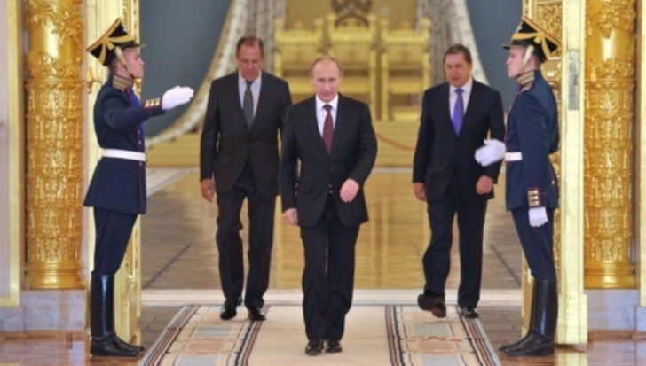 Marele secret lui Vladimir Putin a fost elucidat. De ce nu îşi mişcă mâna dreaptă când merge?