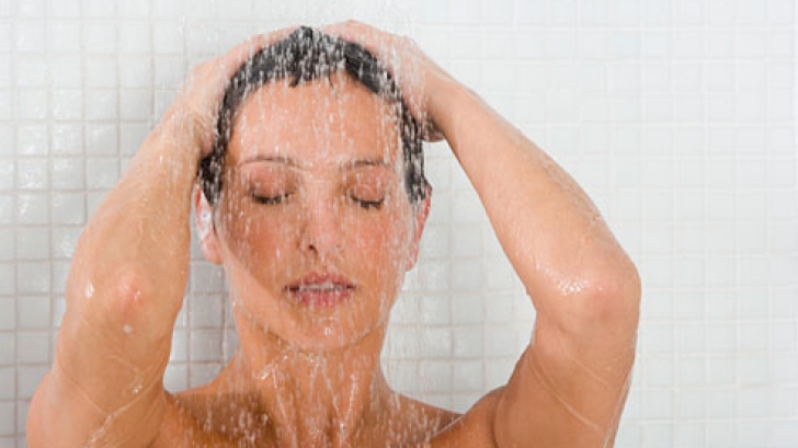 Medicii avertizează: NU este sănătos să faci duş în fiecare zi! Ce recomandă specialiştii