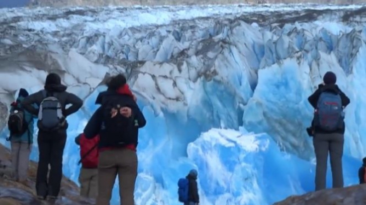 Cum se prăbuşeşte un zid glaciar. Aşa afectează încălzirea globală Pământul