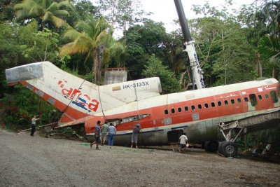 Au găsit epava unui avion în jungla din Costa Rica.Au intrat în fuselaj, ŞOC!De neînchipuit aşa ceva