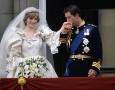 Detaliul bizar din toate FOTOGRAFIILE cu Diana şi Prinţul Charles - acum s-a observat!