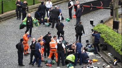 Atac terorist la Londra, lângă Parlament. Patru oameni au murit; 40 de răniți, între care doi români