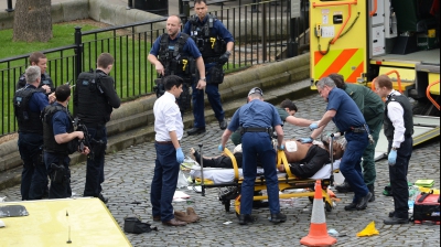 Atac terorist la Londra, lângă Parlament. Patru oameni au murit; 40 de răniți, între care doi români