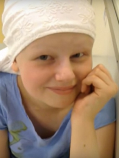 Mama a pierdut colierul fiicei, după ce a murit. C&acirc;teva zile mai t&acirc;rziu, l-a văzut la un alt părinte