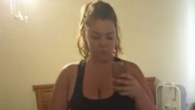 După ce i-a murit soţul, s-a fotografiat în lenjerie intimă. Ce a urmat este o adevărată lecţie 