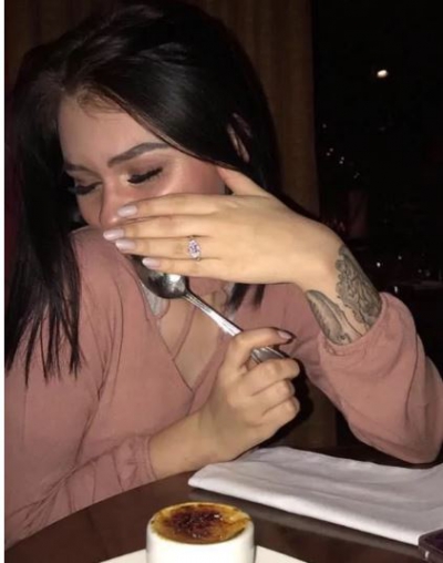 Imagini uluitoare. S-au prefăcut că se logodesc în restaurant ca să primească desert gratis