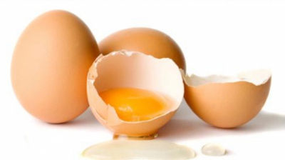 Aşa verifici dacă ouăle pe care le-ai cumpărat sunt stricate. Tot ce îţi trebuie e un bol cu apă
