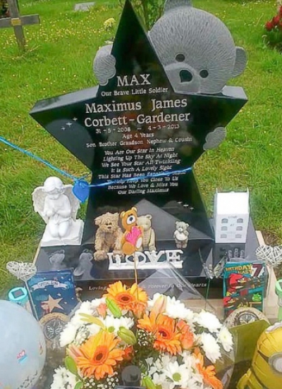 A ajuns la mormântul fiului şi a simţit cum se prăbuşeşte! Piatra funerară DISPĂRUSE. Motivul, IREAL