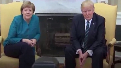 Momente stânjenitoare cu Merkel și Trump. Întrevederea mult așteptată a început cu stângul