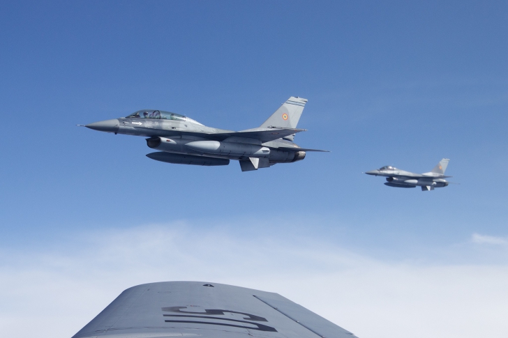Prima misiune deasupra României a noilor avioane F-16 Fighting Falcon! Imagini incredibile