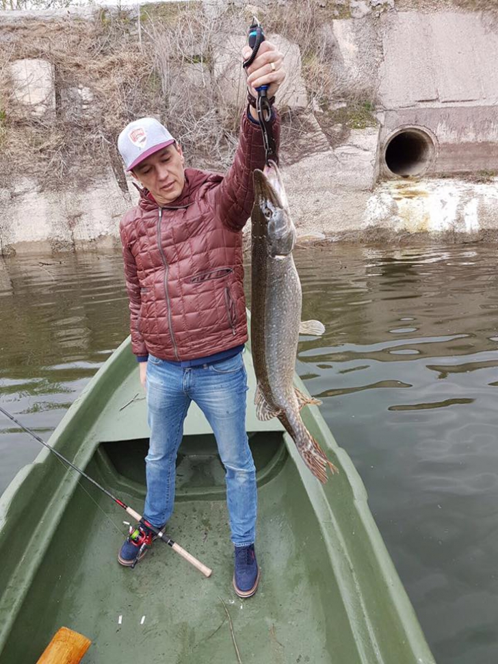 Liviu Dragnea l-a scos la pescuit pe Sorin Grindeanu. Imagini inedite cu cei doi PSD-iști