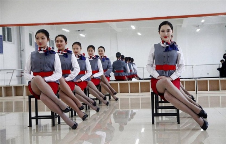 Cum se face selecția stewardeselor în China. INCREDIBIL!