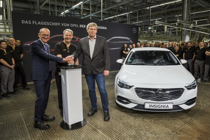 Opel a schimbat total faţa modelului Insignia. Cum arată acum rivalul Passat-ului