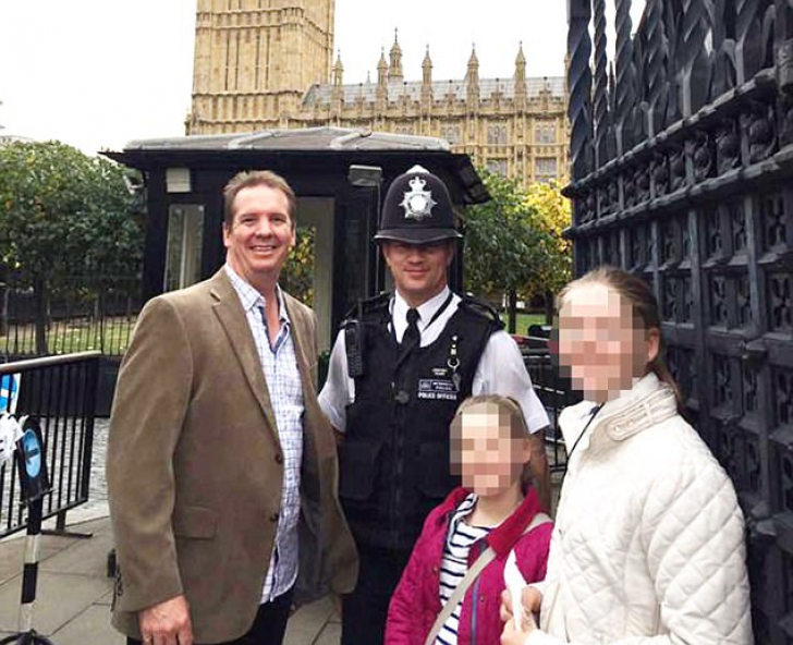 Ultima poză cu poliţistul ucis la Londra. Zâmbea şi era fericit...